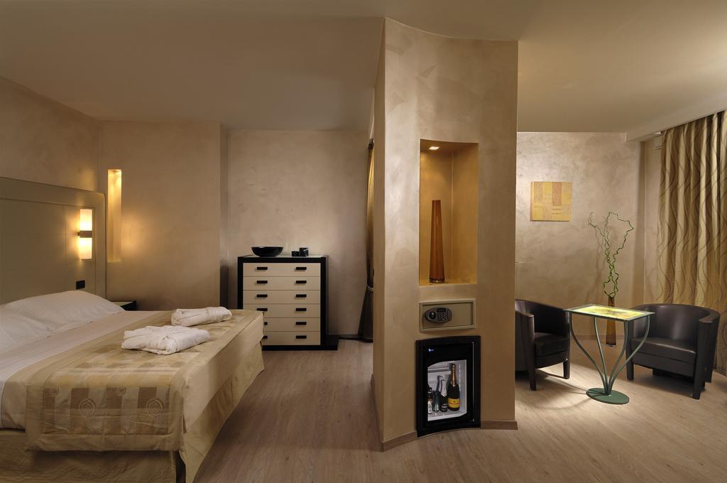 Hotel La Cartiera Vignola  Bagian luar foto